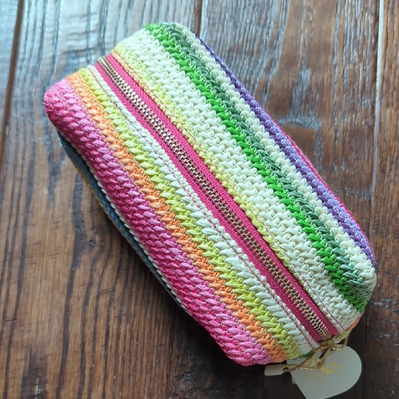 NWT Colorful Rainbow Striped Crochet Makeup Toiletries Pouch Holder - Picture 2 of 12